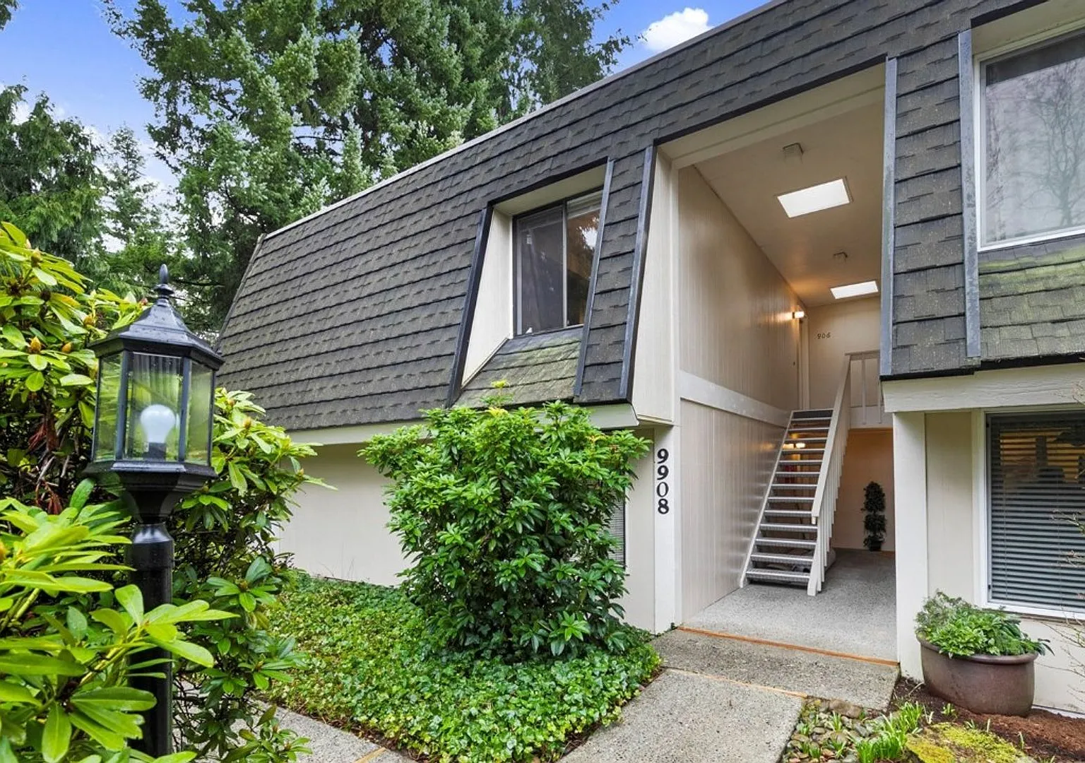 2bd/1.75ba Kirkland Condo — Photo 1