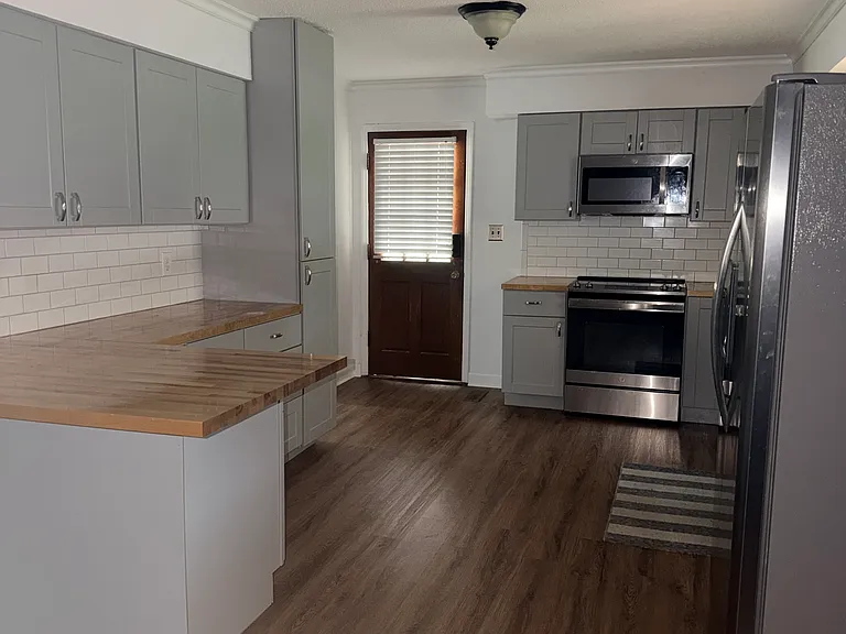 210 Edison Ave — Photo 6