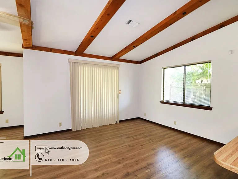 1744 Kildare Dr — Photo 8