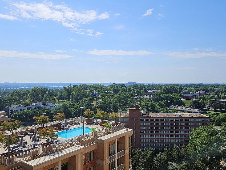 1st image of 1301 N Courthouse Rd APT 1612
