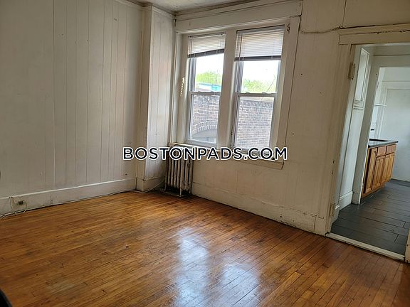 4th image of 1377A Commonwealth Ave #3S