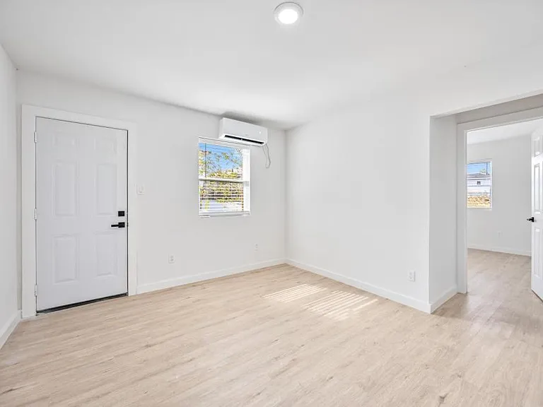 6811 Del Rio St #15 — Photo 3
