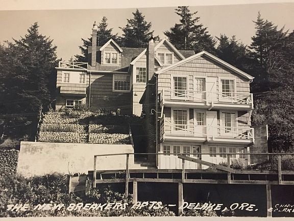 3rd image of 1203 SW Dune Ave