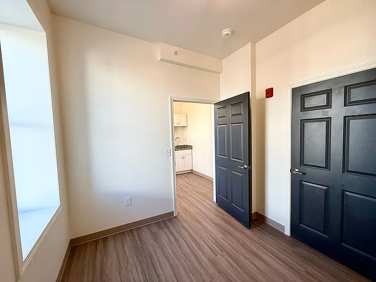 1138 Elm St — Photo 7