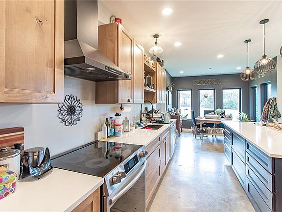 4th image of 1050 NE 175th Rd