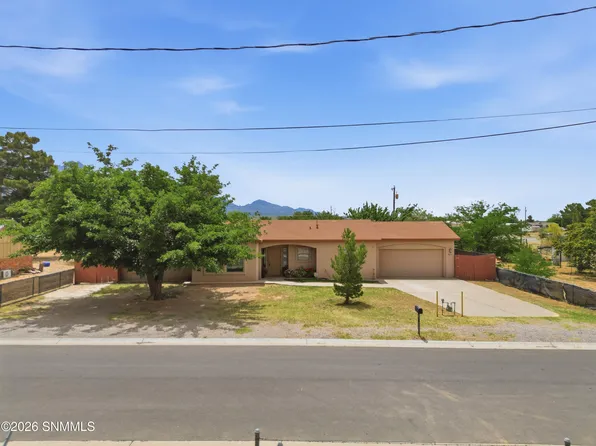9514 Easy Ln, Las Cruces, NM 88011