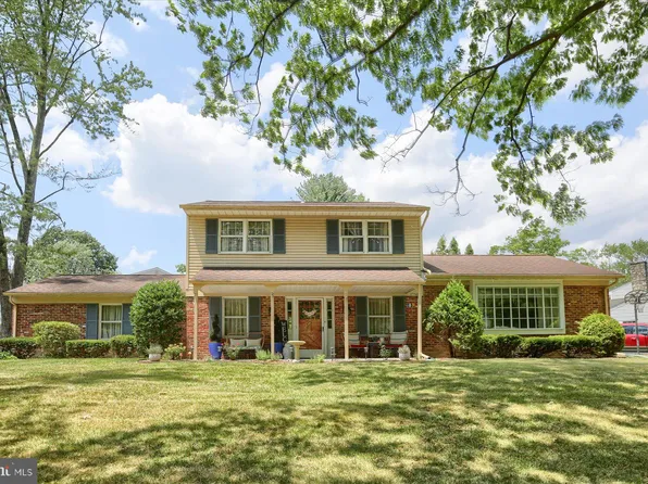 3801 Carriage House Dr, Camp Hill, PA 17011