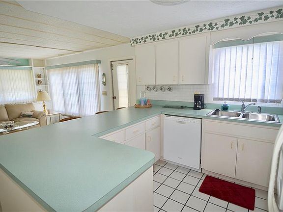 4th image of 645 N Green Cir