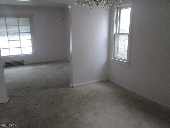 5th image of 23520 Hartland Dr