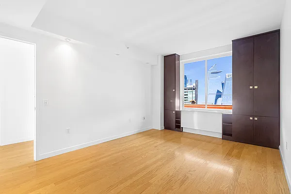 Rented by SERHANT. | media 19