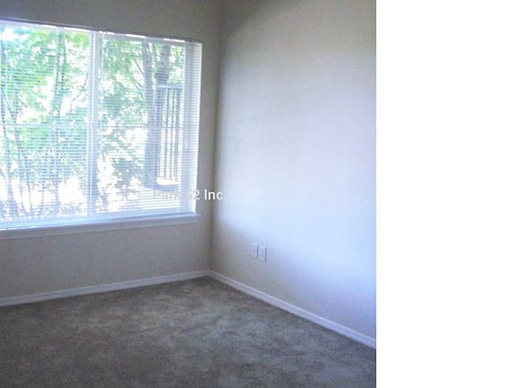 5th image of 2206 Tolmie Ave