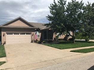 2511 SW Locust St, Oak Grove, MO 64075