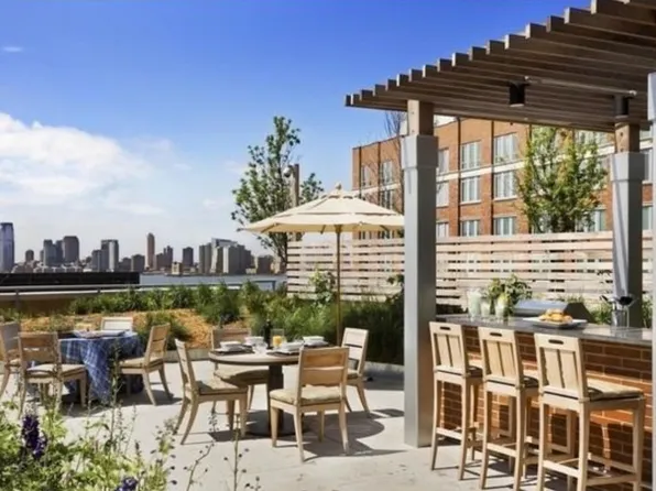 450 West 17th Street image 17 of 26