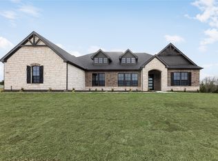 1060 Julian Dr, Van Alstyne, TX 75495