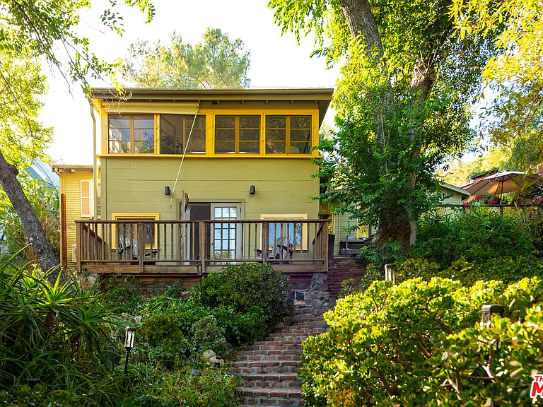 913A Fernwood Pacific Dr — Photo 1