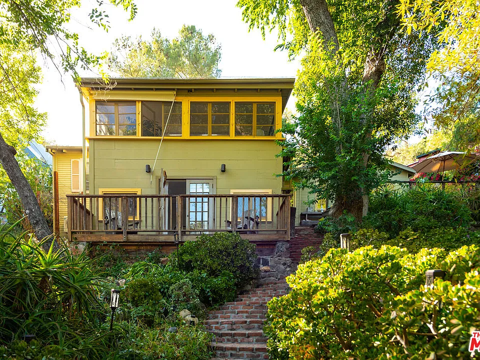 913A Fernwood Pacific Dr