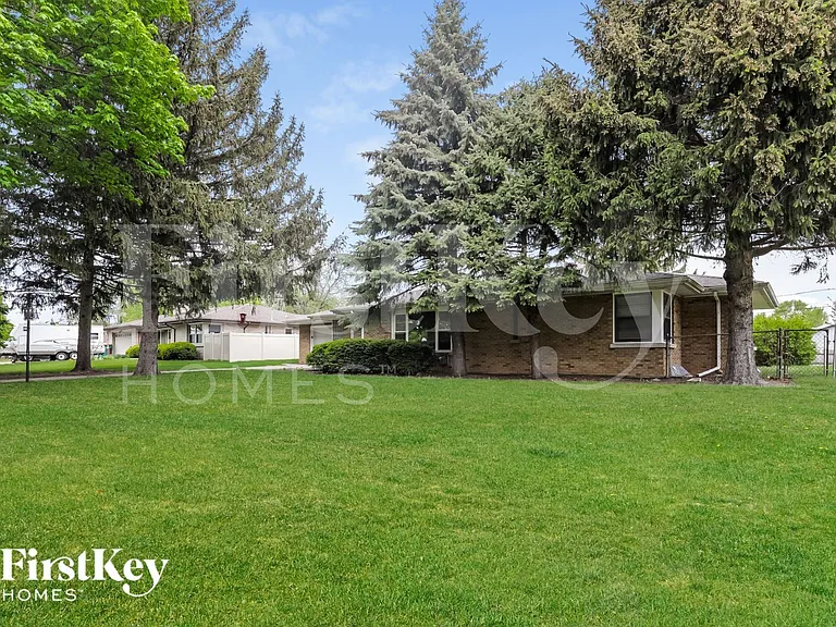 1717 Mayfield Ave — Photo 2