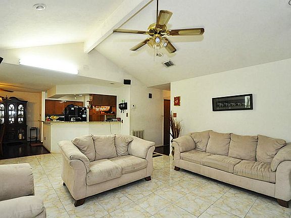  Family Room 2