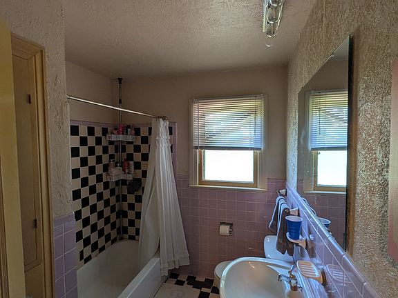 3rd image of 1006 Miller Ave