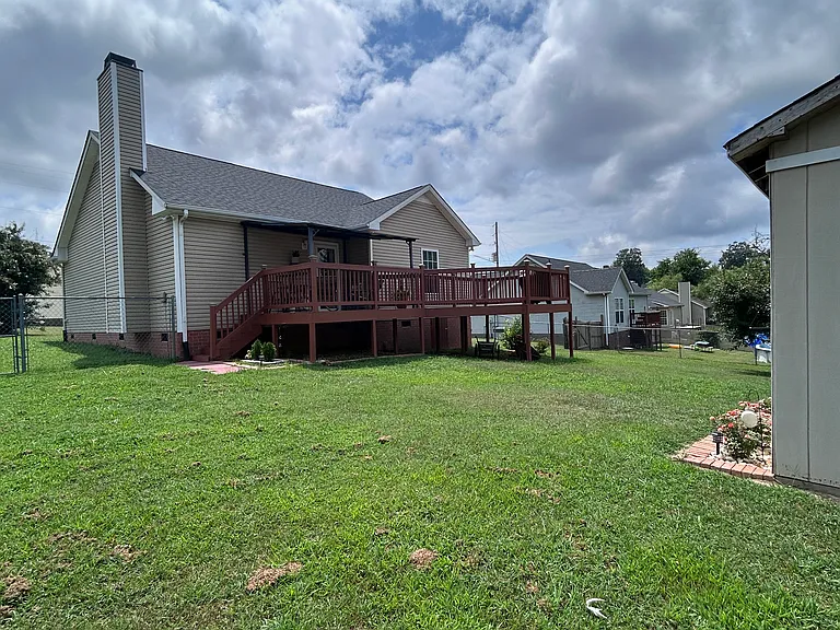 1030 Woodland Dr — Photo 4