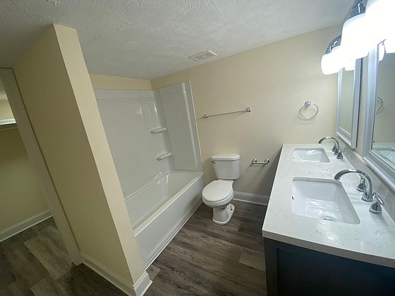 5th image of 502 W Dewey Camp Dr