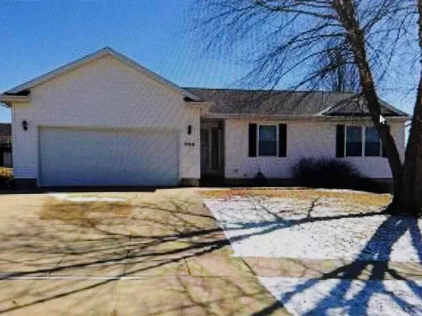 705 Deerfield Dr, Marion, IA 52302