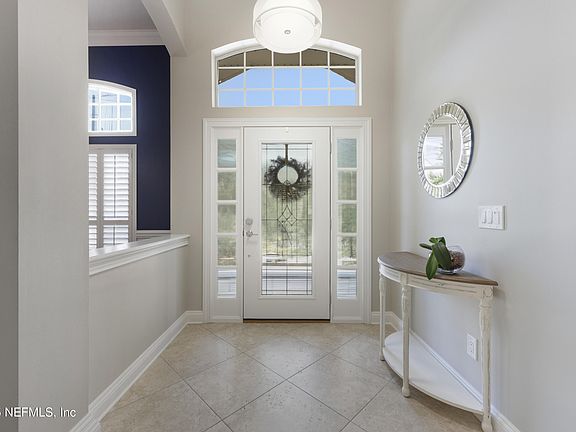 4th image of 305 W WOODHAVEN Drive