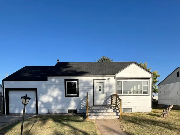 716 Colby Ave, Oakley, KS 67748