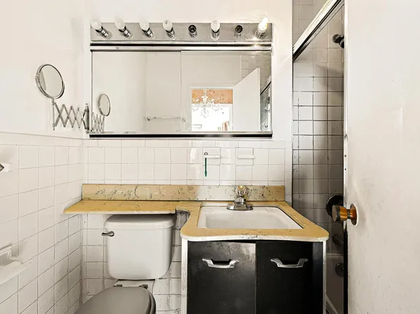 70-25 Yellowstone Boulevard image 16 of 28