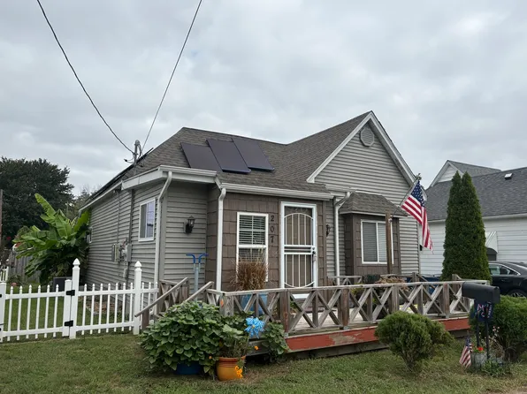 207 W Sylvia Ave, Christopher, IL 62822