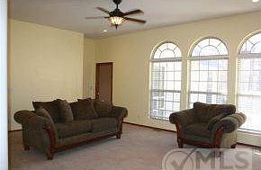 Bright and Airy Livingroom