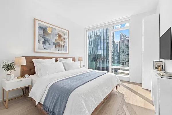 Bedroom, photo 1