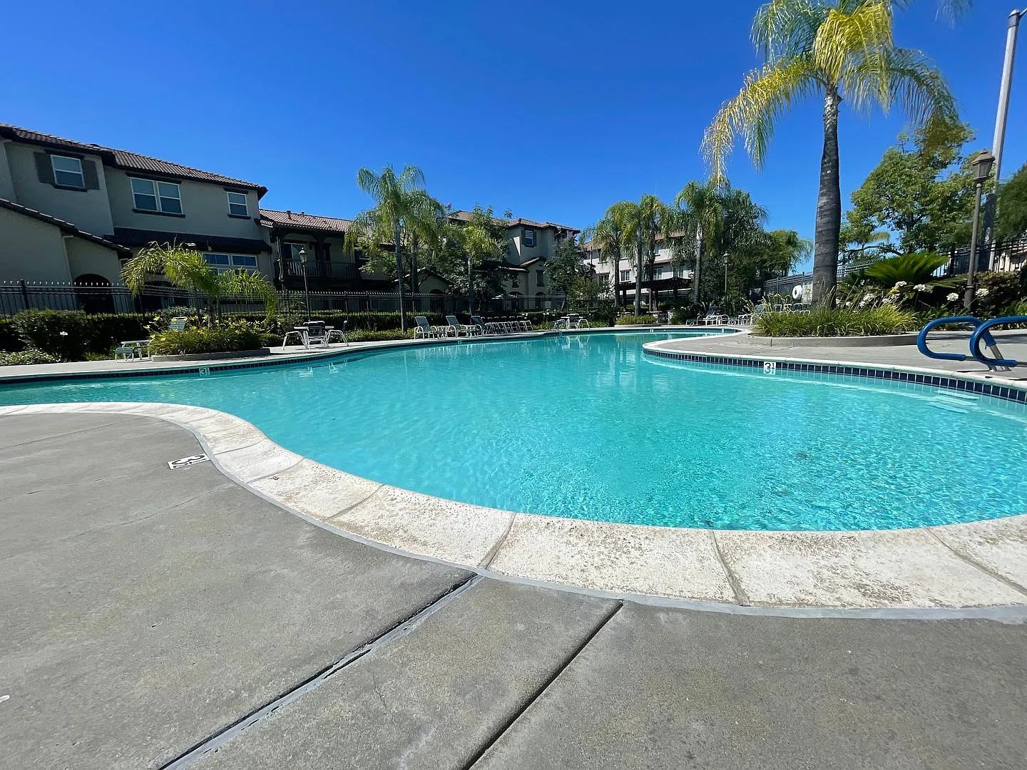 Cozy 3 Bed 3 Bath Condo In Gated Community In Murrieta — Photo 2
