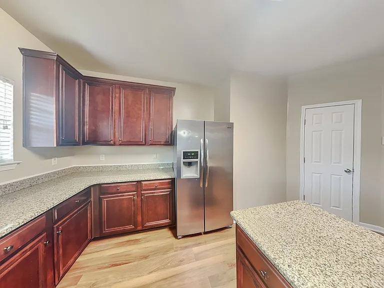 618 Maltese Dr — Photo 6