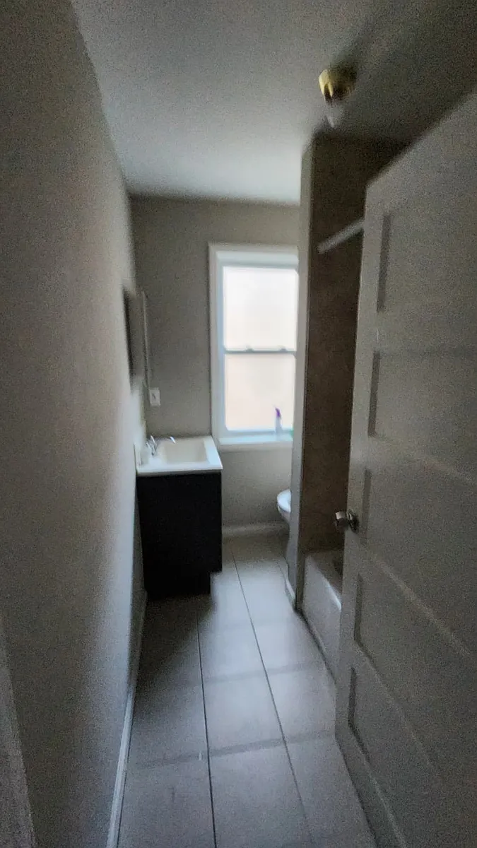 Building Photo - 720 W Maple Ave #728B