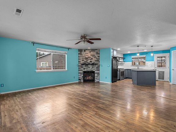 3rd image of 485 SE Ponderosa Dr