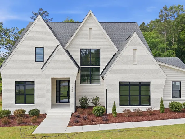 1304 Sanctuary Pond Dr, Raleigh, NC 27603