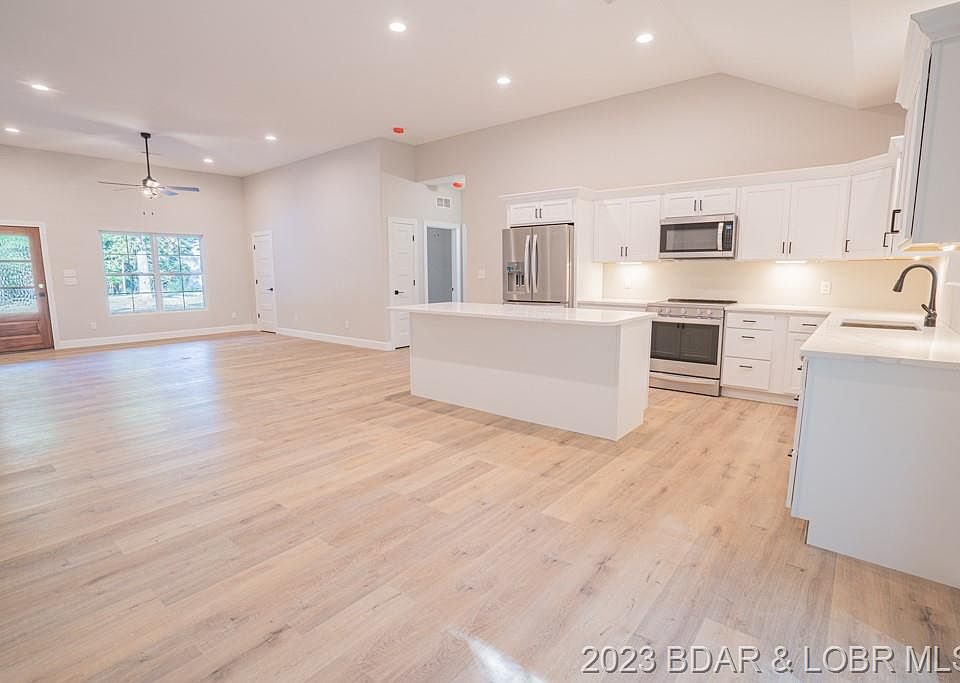 1st image of 356 Via Appia Dr