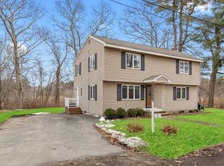4 April Ln, North Reading, MA 01864