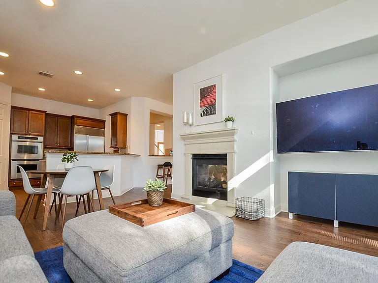 2826 Tudor Mnr — Photo 25