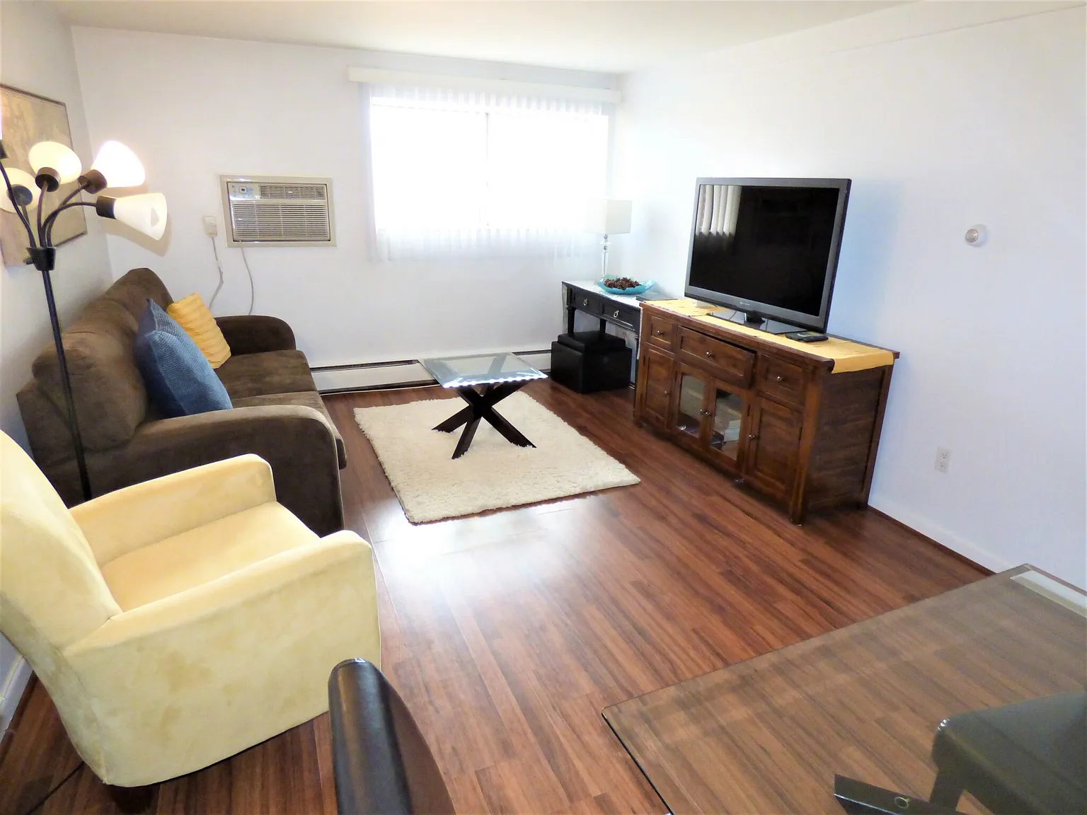 2 bed, 1.0 bath, 646 sqft, $2,800 — Photo 1