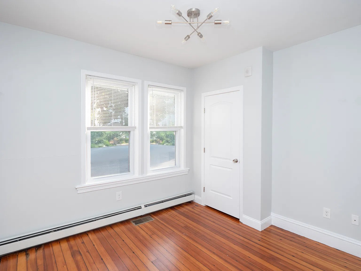 3 bed, 1100 sqft, $950 — Photo 4