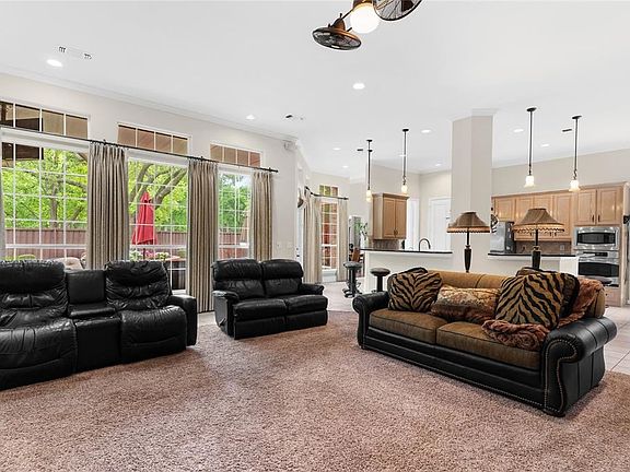 4th image of 800 Parkwood Ct