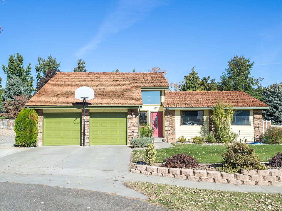 2nd image of 4507 Desert Pl