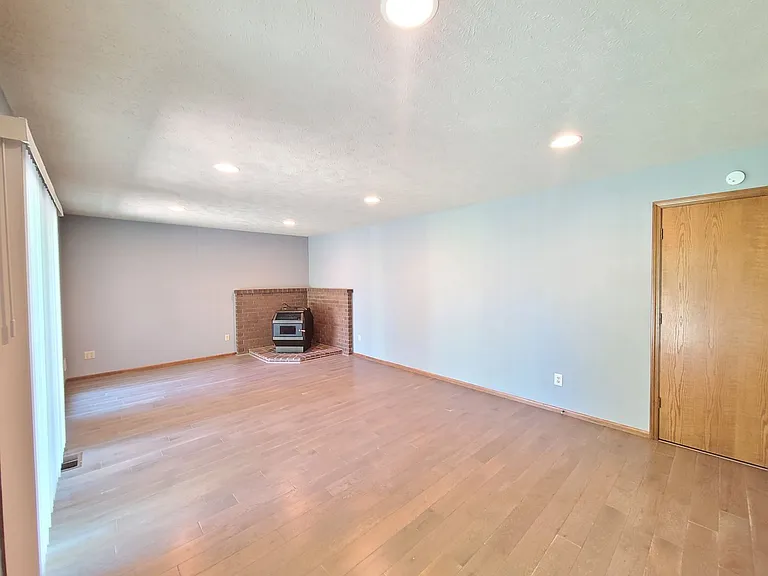 3425 E 61st Ave — Photo 14