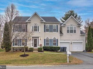17239 Greenwood Dr, Round Hill, VA 20141