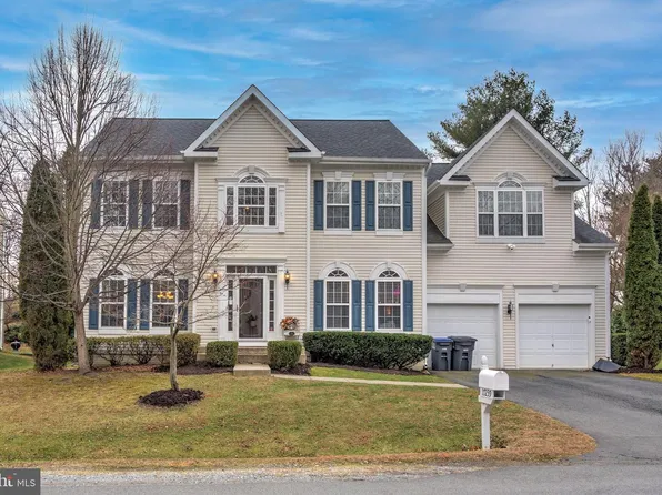 17239 Greenwood Dr, Round Hill, VA 20141