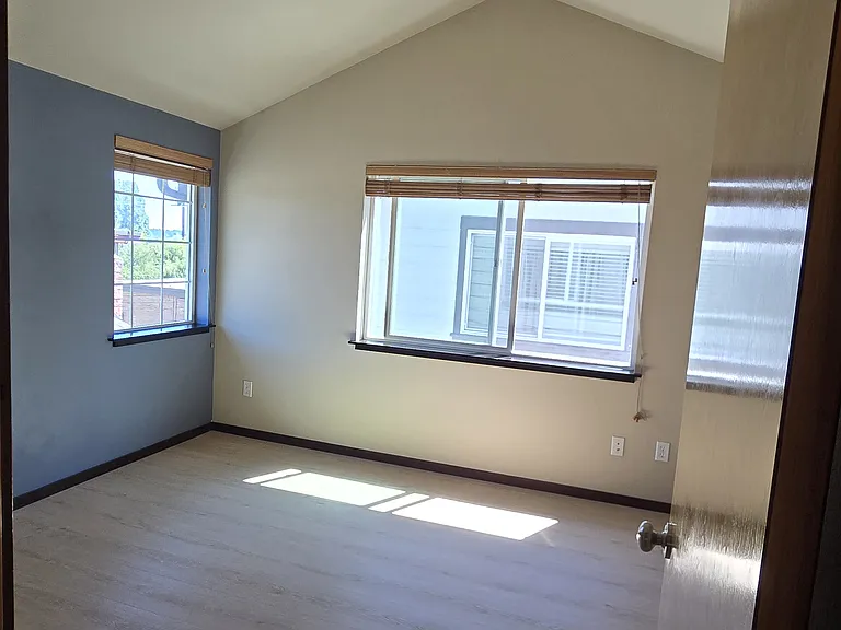 3rd floor - master bedroom with Brand new hard plank floor