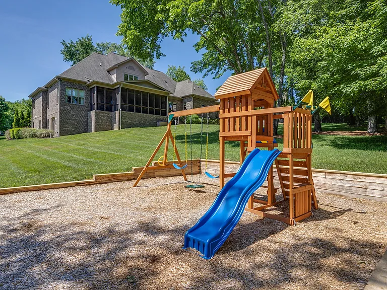 8231 Glover Dr — Photo 65