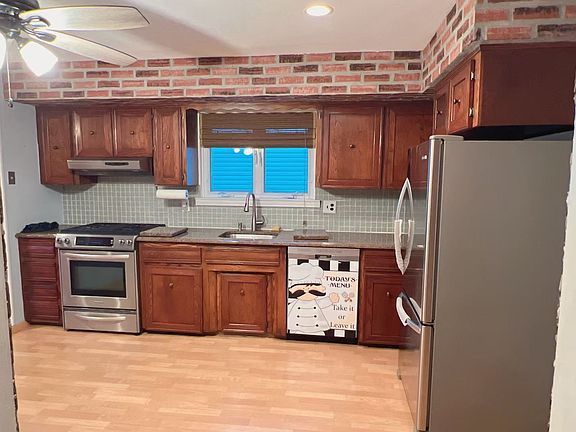 3rd image of 360 Gurley Ave Floor 2